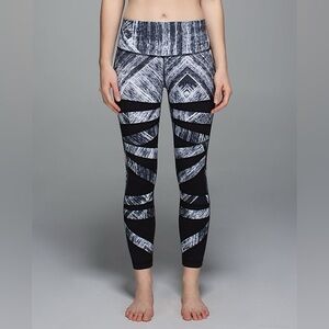 Lululemon women wunder under pant roll down Multicolor White/black